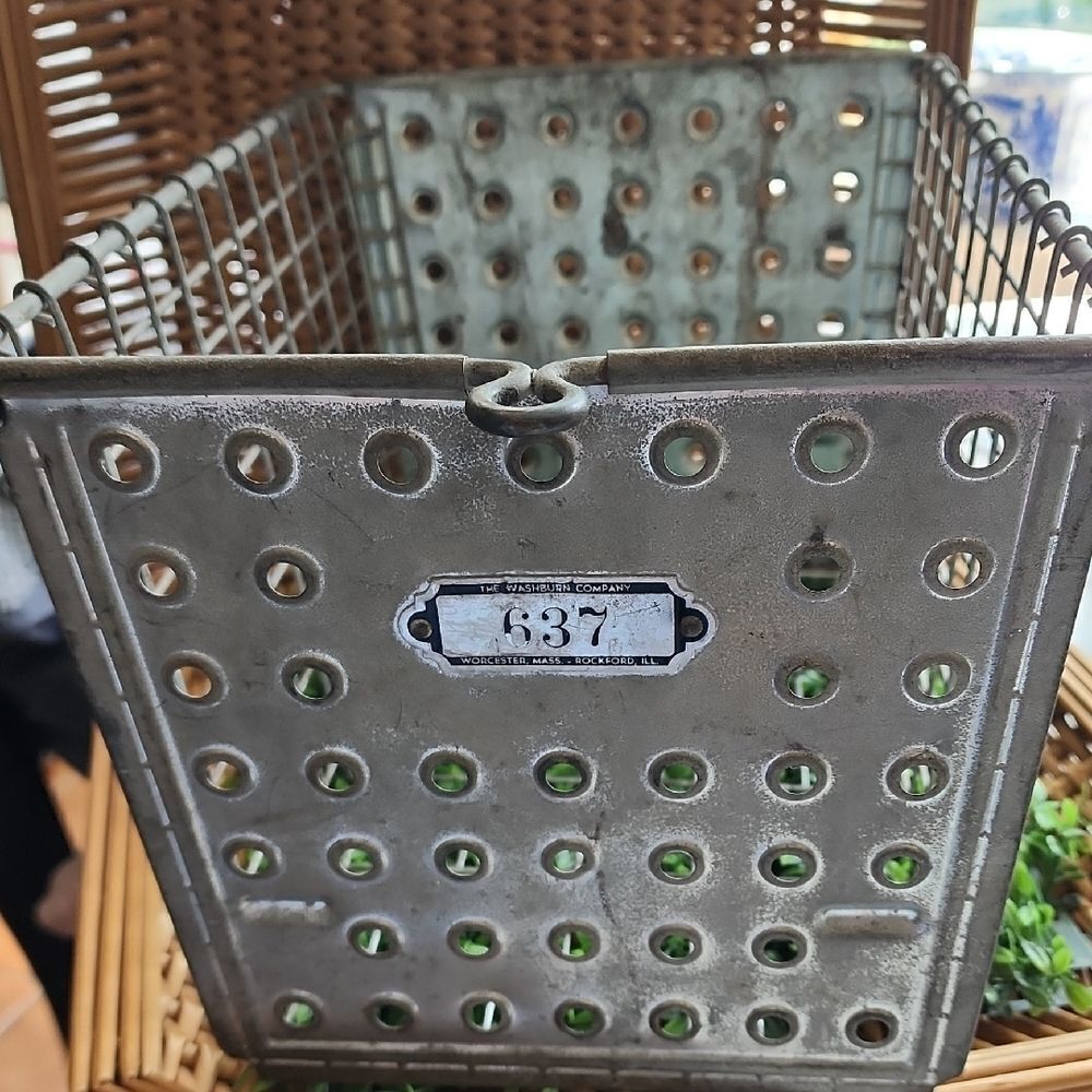 Vintage Washburn Co #637 Locker Room/Pool Metal Wire Basket
